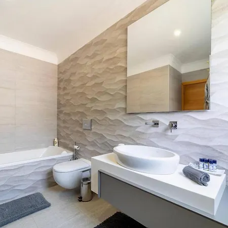 Villa In Prime Location Pool Vila *