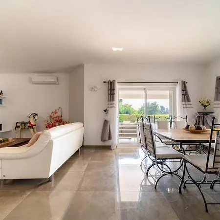 Villa In Prime Location Pool Vila