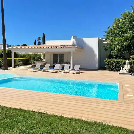 Vila Villa In Prime Location Pool